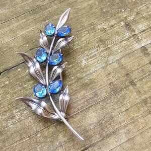 W E Richards Sterling Silver Blue Crystal Signed Brooch Pin Flower Jacket Scarf